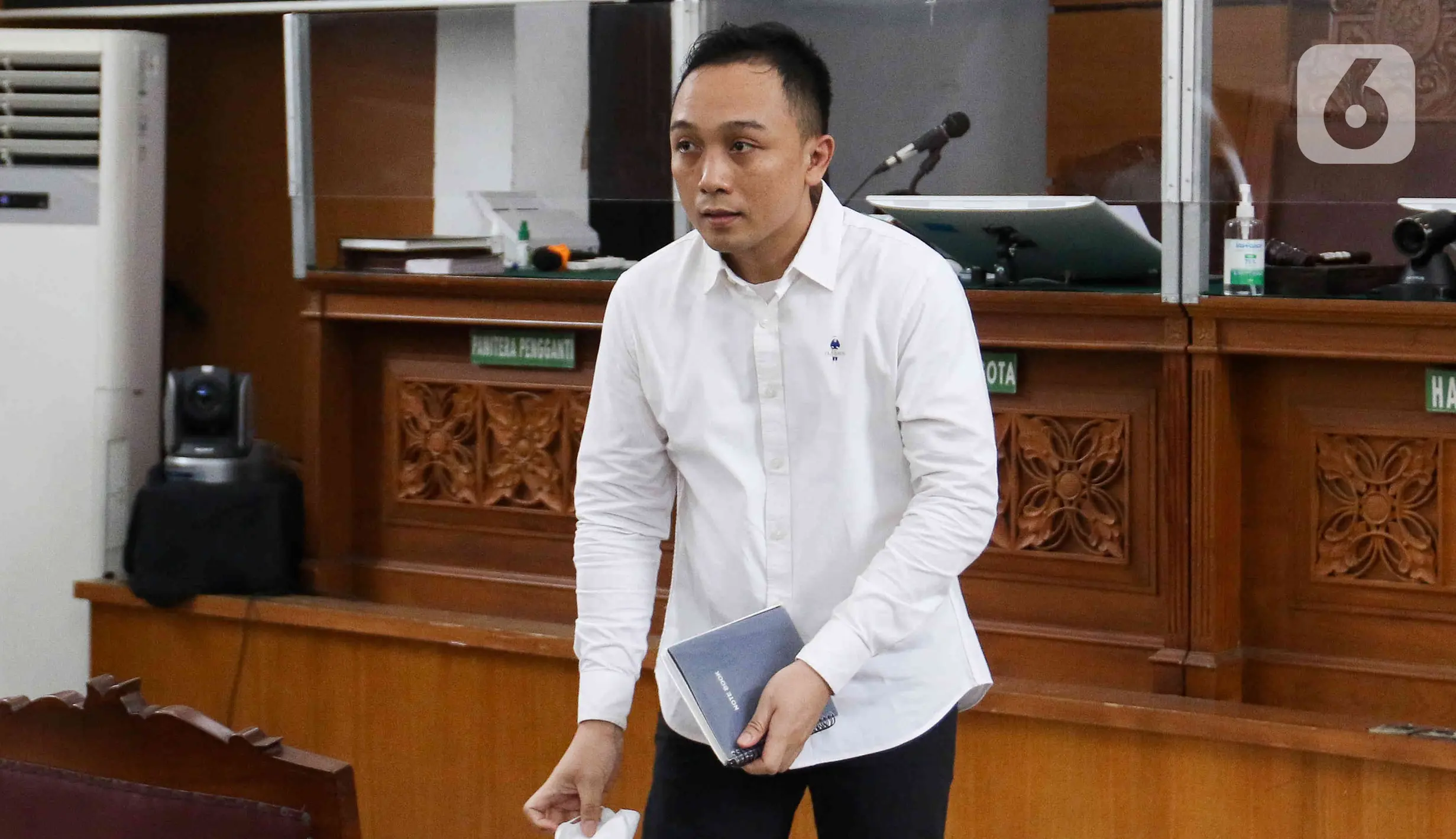 Wajah Cerah Ricky Rizal Saat Jalani Sidang Duplik Kasus Pembunuhan ...