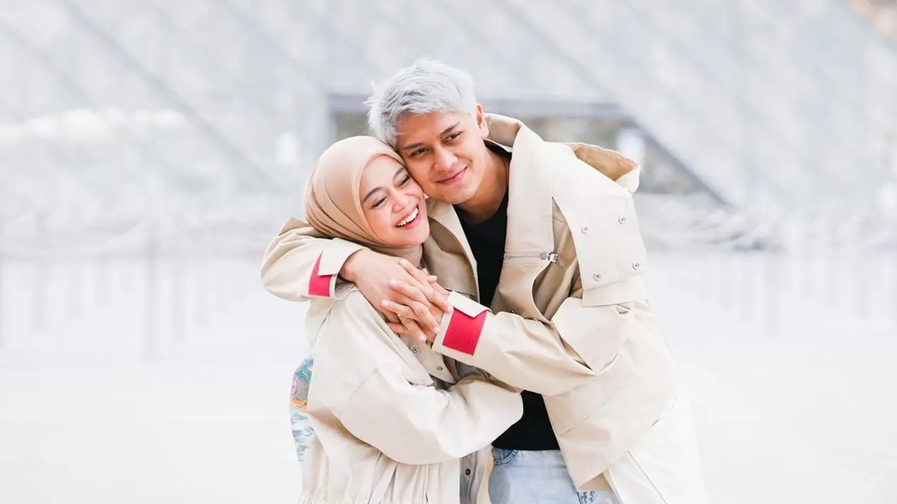 7 Potret Lesty Kejora dan Rizky Billar Liburan di Paris, Pamer Kemesraan