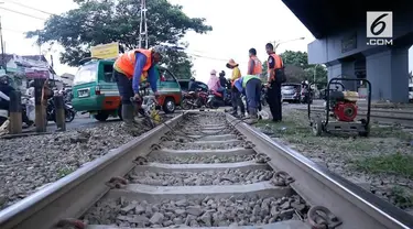 PT KAI terus memperbaiki sejumlah lintasan kereta yang rusak sebelum arus mudik dimulai. Salah satu daerah yang memiliki banyak titik kerusakan adalah rel kereta Bandung.