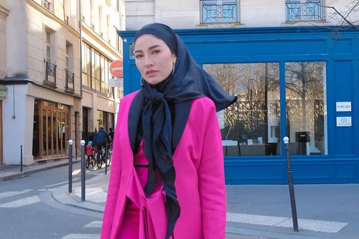 Gaya Shandy Purnamasari Pakai Outfit Merah Muda, Crazy Rich Malang