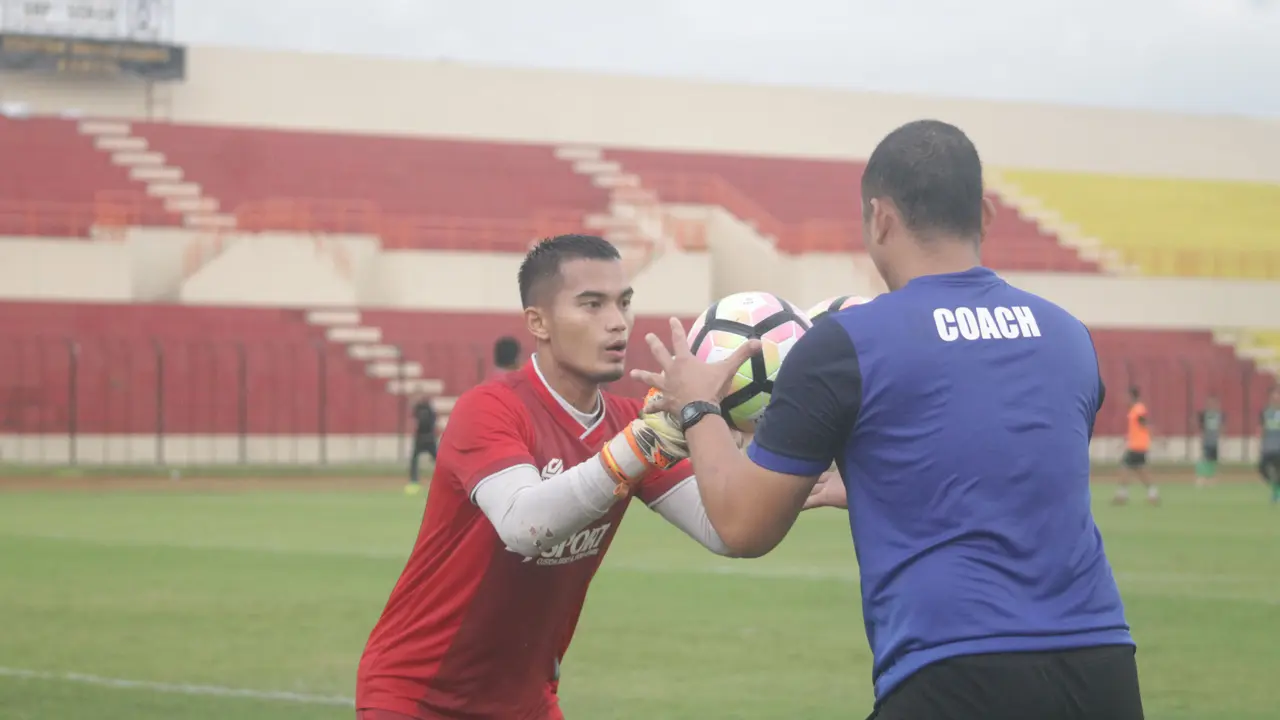 Kiper PSMS Medan, Dhika Bhayangkara