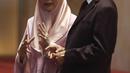 Istri Perdana Menteri Malaysia, Wan Azizah Wan Ismail berbincang dengan Imam Besar Masjid Istiqlal Nasaruddin Umar saat mengunjungi Masjid Istiqlal, Jakarta Senin (9/1/2023). Istri Perdana Menteri Malaysia, Wan Azizah Wan Ismail, menunaikan ibadah salat di Masjid Istiqlal Jakarta. (Liputan6.com/Herman Zakharia)