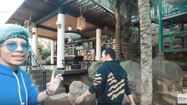 7 Potret Rumah Mewah Denny Cagur, Ada Lift dan Kolam Renang Ala Waterboom