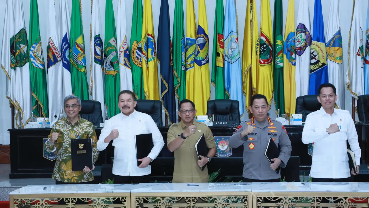 Cegah Tindakan Korupsi, Mendagri Teken Kerja Sama Pengawasan Perizinan Daerah