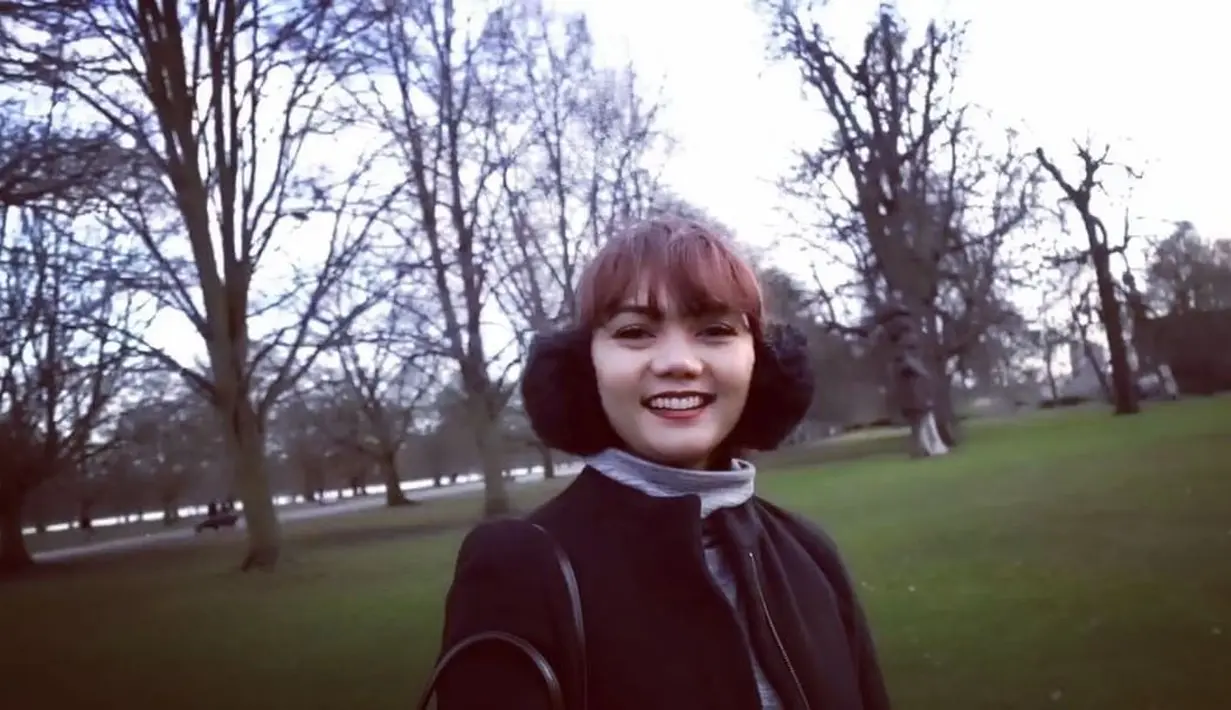 Terlihat dari unggahannya di Instagram, Rina nampak mengunjungi berbagai destinasi liburan di sana. Tak jarang ia juga memamerkan kebahagiaannya lewat foto dan video-video singkatnya. (Instagram/rinanose16)