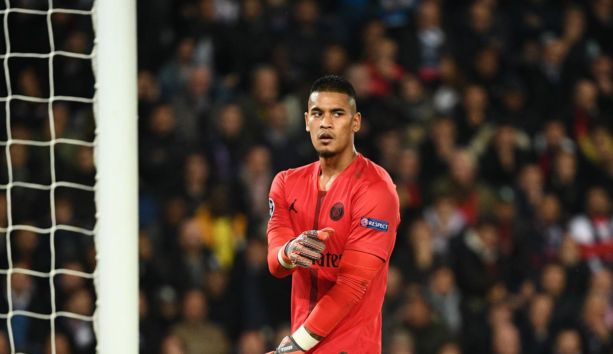 5. Alphonse Areola - Kiper bertalenta milik PSG yang posisinya sudah tergeser dengan kehadiran Buffon. Dengan kualitas yang dimiliki tidak sepantasnya Areola menjadi pelapis dalam suatu tim. (AFP/Franck Fife)
