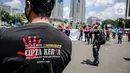 Buruh dari KSPI saat berdemonstrasi di kawasan Patung Kuda, Jakarta, Senin (12/4/2021). Buruh menutut pembayaran THR 2021 secara penuh, meminta MK membatalkan Omnibus Law, pemberlakuan UMSK, dan mendesak Kejaksaan Agung mengusut dugaan korupsi BPJS Ketenagakerjaan. (Liputan6.com/Faizal Fanani)