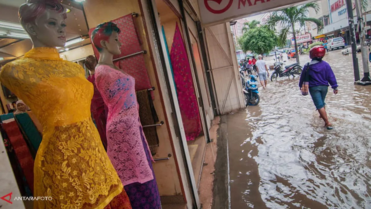 banjir-bikin-produksi-pabrik--1-140123b.