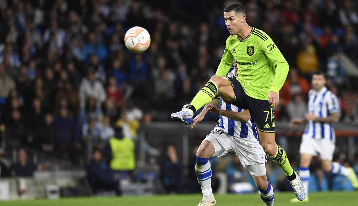 Cristiano Ronaldo sebetulnya bisa menggandakan keunggulan bagi MU andai saja sentuhan bola lambungnya tidak terlalu keras. (AFP/Ander Gillenea)