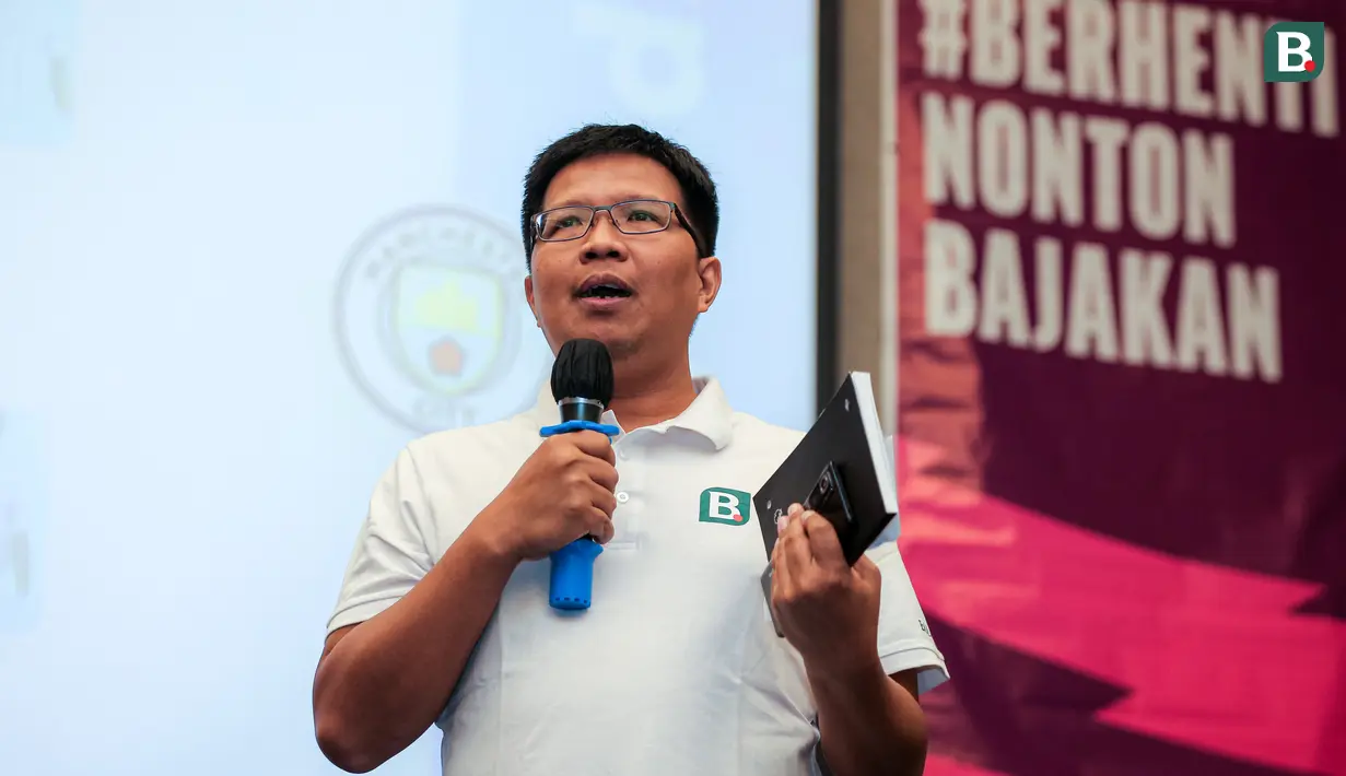 Jurnalis Bola.com, Nurfahmi Budiarto memaparkan prediksi saat Roaring Night Liga Inggris antara Man City melawan Chelsea di Hotel Ibis, Tanah Abang, Jakarta, Minggu (18/02/2024) dini hari WIB. (Bola.com/Bagaskara Lazuardi)