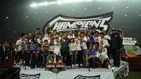 Persib Bandung saat merayakan gelar juara Indonesia Super League 2014 di Stadion Gelora Sriwijaya, (7/11/2014). (Liputan6.com/Helmi Fithriansyah)