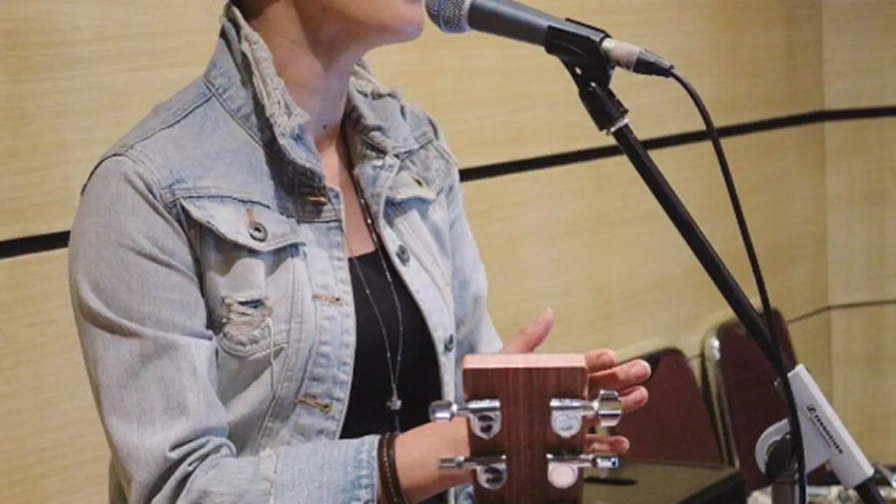 [Bintang] Melly Mono Gaet Badai eks Kerispatih di Single Baru