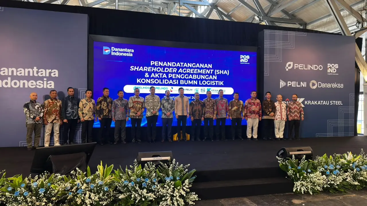 Penandatanganan Akta Penggabungan dan Shareholder Agreement tujuh perusahaan logistik BUMN yang digelar pada Selasa (30/6/2026). (Liputan6.com/Gagas)