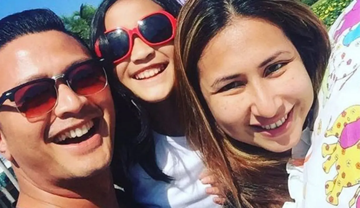 Saat pertemuan pertama itu, Ferry Maryadi masih berstatus sebagai suami dari Risma Nilawati. Setelah beberapa tahun kemudian, keduanya dipertemukan kembali. Dan status Ferry sebagai duda keren sejak 2010. (dok. Pribadi)