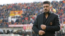Pelatih AC Milan, Gennaro Gatusso, bersiap menjalani debut saat melawan Benevento pada laga Serie A Italia di Stadion Ciro Vigorito, Benevento, Minggu (3/12/2017). Kedua klub bermain imbang 2-2. (AP/Mario Taddeo)