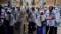 Keberangkatan gelombang terakhir dari Makkah ke Madinah ini diawali dengan 298 jemaah kloter 99 Embarkasi Solo-Yogyakarta (SOC 99). Mereka berangkat dari Mahbas Jin mulai pukul 10.00 WAS. (Foto:Liputann6/Nafiysul Qodar)