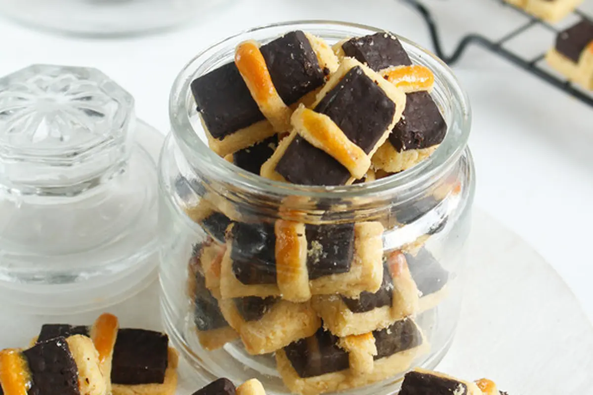 kue kering stik coklat