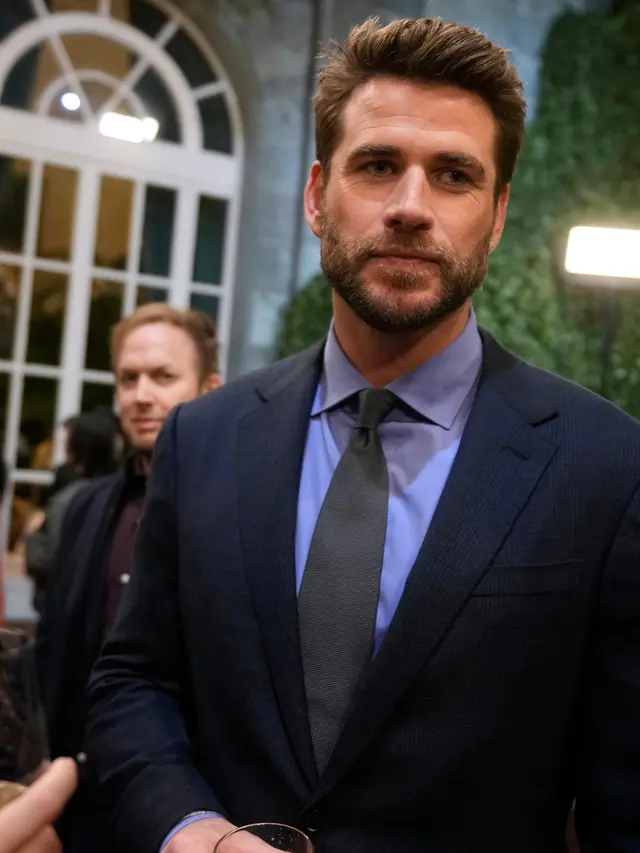 Liam Hemsworth di Mlan Fashion Week 2026