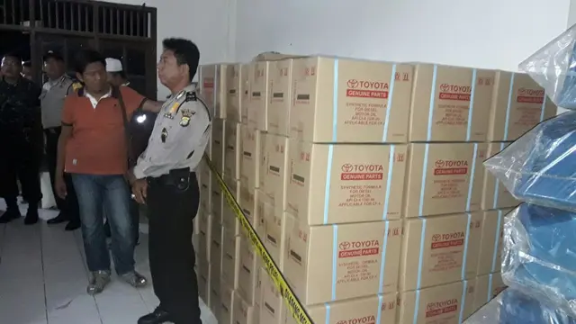 Penggerebekan pabrik oli palsu di Bekasi