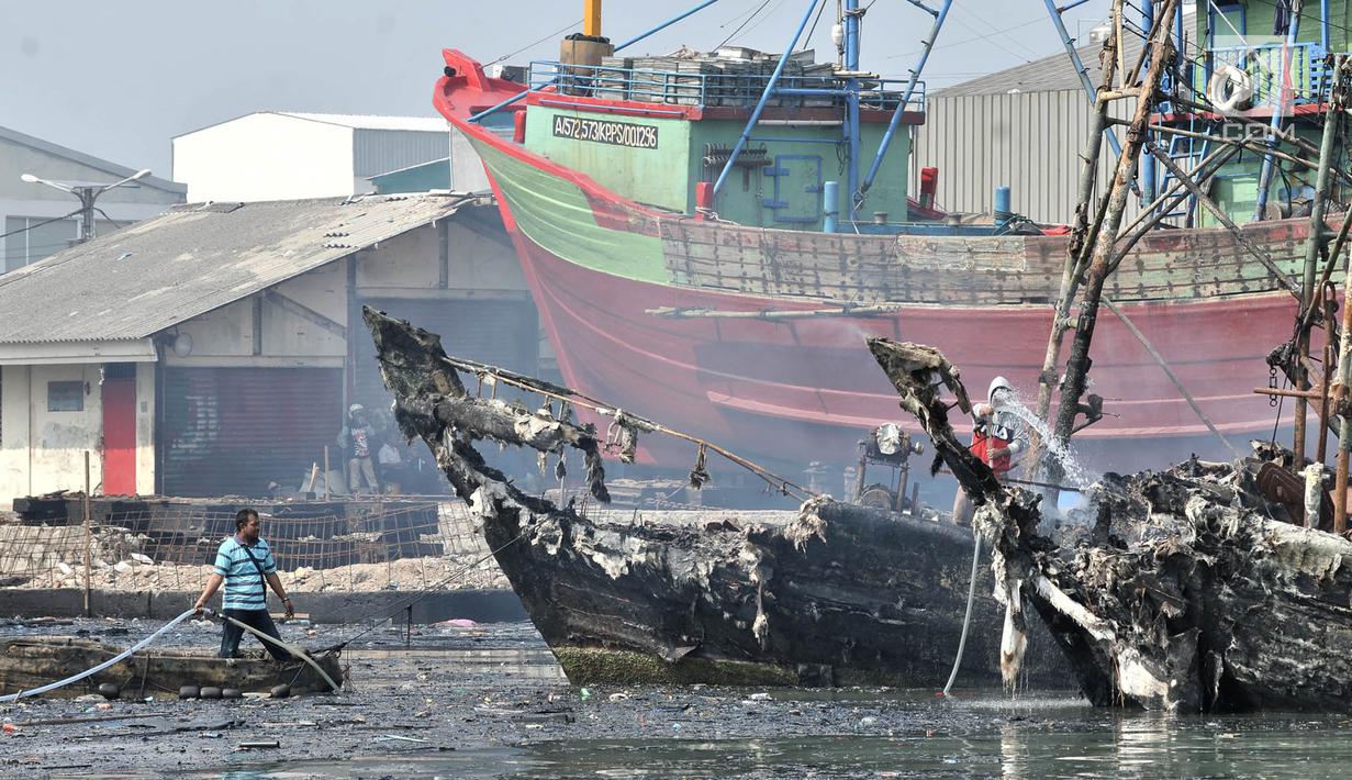 Foto Kondisi Kapal Kapal Di Muara Baru Usai Dilalap Api News Liputan6 Com