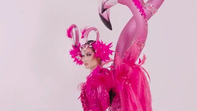 Potret Cinta Laura Sebagai Ikon Jember Fashion Carnaval 2021. (Sumber: Instagram/claurakiehl)