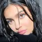 Dilansir dari HollywoodLife, Kylie Jenner sendiri diperkirakan akan melahirkan pada bulan Februari tahun depan. (instagram/kyliejenner)