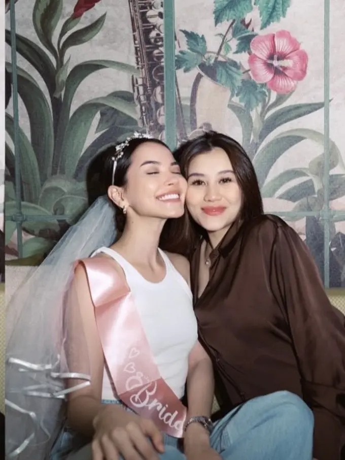 Alyssa Daguise saat Diberikan Kejutan Bridal Shower
