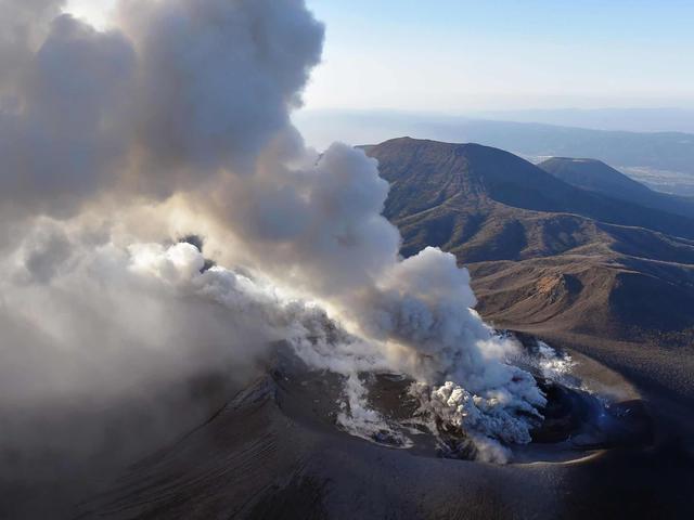 Gunung Semeru Meletus Penjelasan Pvmbg Penyebab Semeru Erupsi Tirto Id