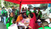 Nasi Bungkus dan Donor Darah Ademkan Kisruh GoJek-Bentor di Medan