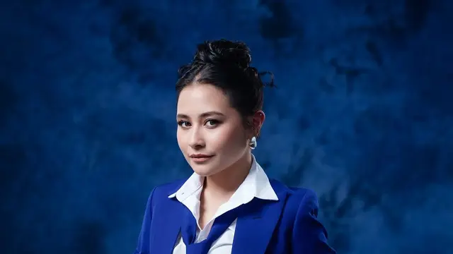 Outfit Casual Ala Prilly Latuconsina Dengan Gaya Smart Casual, Bak Pancarkan Pesona Independent Women