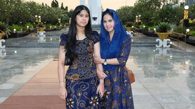 7 Momen Annisa Pohan dan Keluarga Ziarah ke Makam Ani Yudhoyono, Ungkap Kerinduan