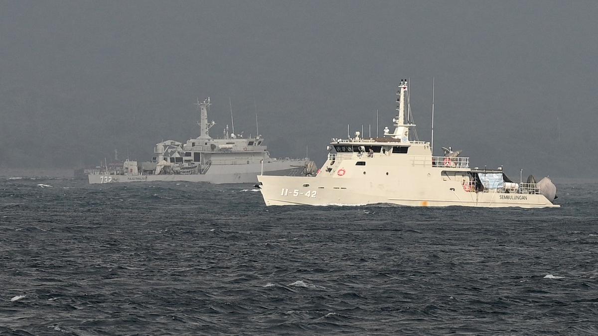 Tim SAR dan TNI AL Temukan Bangkai KMP Tunu Pratama Jaya, Terbalik di ...