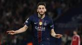 Khvicha Kvaratskhelia terpilih menjadi Man of the Match usai membawa PSG berhasil menang 2-0 atas Liverpool  pada leg pertama perempat final Liga Champions 2025-2026 yang bertanding di Parc des Princes, Kamis (9/4/2026) dini hari WIB. (AFP/Anne-Christine)