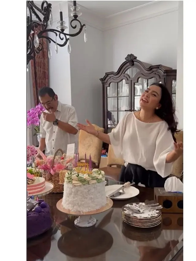 6 Momen Ultah Mayangsari ke-52, Rayakan Bersama Bambang Trihatmodjo di Rumah