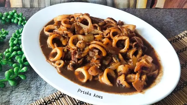 Resep cumi saus lada hitam . (dok. Cookpad @erafani_2000)