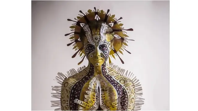 Kombinasikan Papercut dan Bodypainting, 7 Karya Seni Wanita Ini Mengagumkan