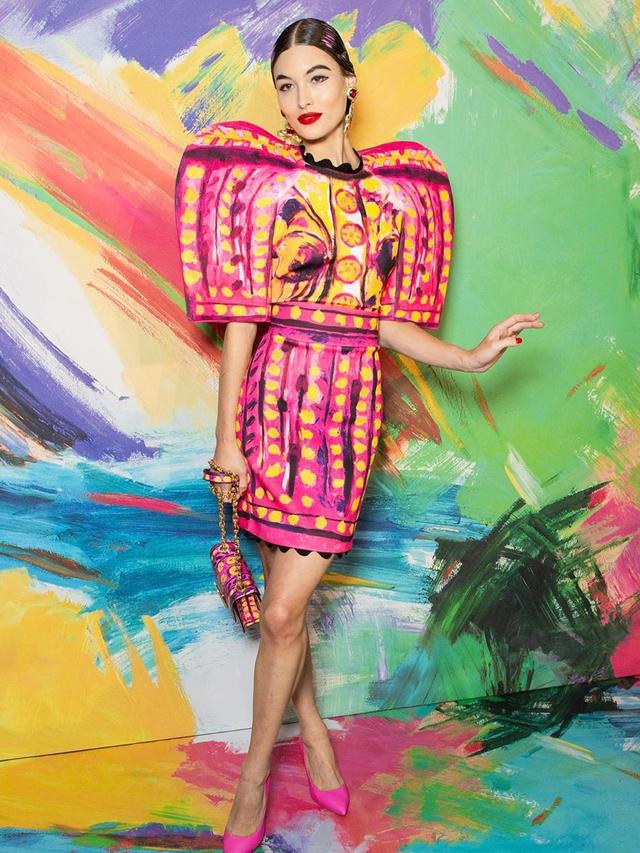 6 Koleksi Baju Unik Moschino di Milan Fashion Week 2019