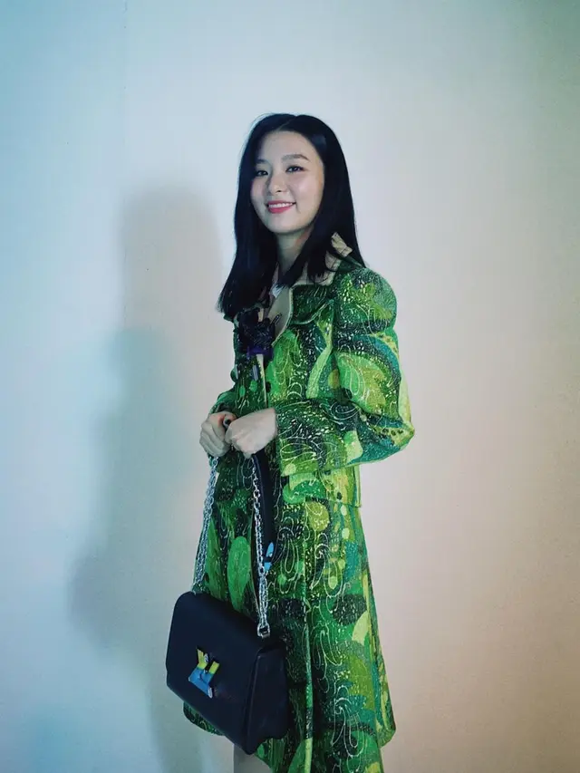 Pesona Seulgi Red Velvet dalam Balutan Baju Hijau, Tampil Lebih Fresh