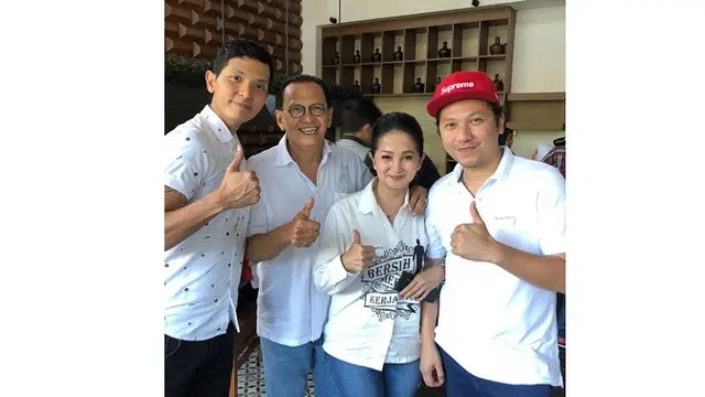 34 Tahun Bersama, Ini 6 Momen Romantis Roy Marten dan Anna Maria
