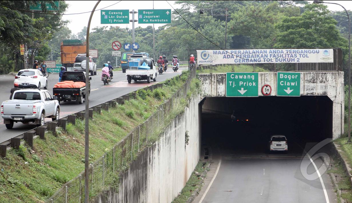 Tol Jagorawi terlihat lenggang pada hari libur Kenaikan Isa Almasih, Jakarta, Kamis (14/5/2015). (Liputan6.com/Helmi Afandi)