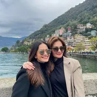 Melengkapi outfit musim dinginnya, kedua sahabat ini sama-sama kenakan tas Louis Vuitton. Adalah Pochette Métis yang dibanderol dengan harga Rp29jutaan [@ersamayori]