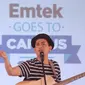 Musisi Budi Doremi saat bernyanyi pada gelaran EGTC 2018 Bandung di Graha Sanusi Hardjadinata, Universitas Padjajdaran, Bandung, Rabu (5/12). Budi Doremi membawakan lagu-lagu diantaranya, Tolong, Friendzone, Doremi.(Liputan6.com/Helmi Fithriansyah)