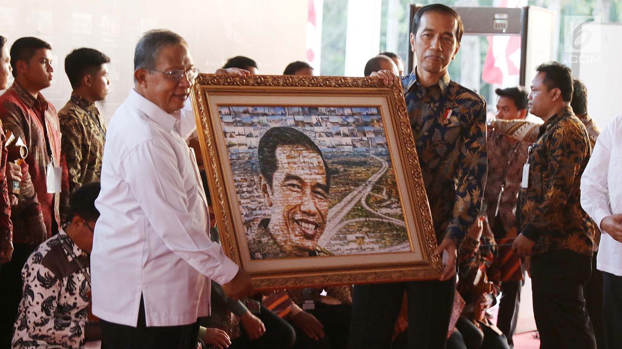 Jokowi Tinjau Pameran Foto-Foto Pembangunan Se-Indonesia