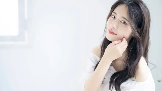 perempuan dan 21 juni baju putih