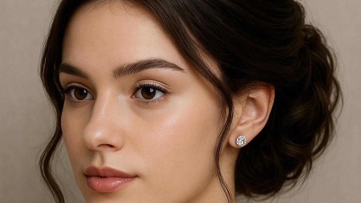 7 Inspirasi Model Headpiece, Anting, dan Gelang yang Enggak 'Tabrakan' dan Tetap Elegan