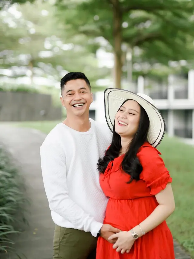 Makin Buncit, Ini 6 Gaya Maternity Shoot Adly Fairuz dengan Angbeen Rishi