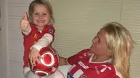 Unik, Anak Ini Diberi Nama 'You'll Never Walk Alone'