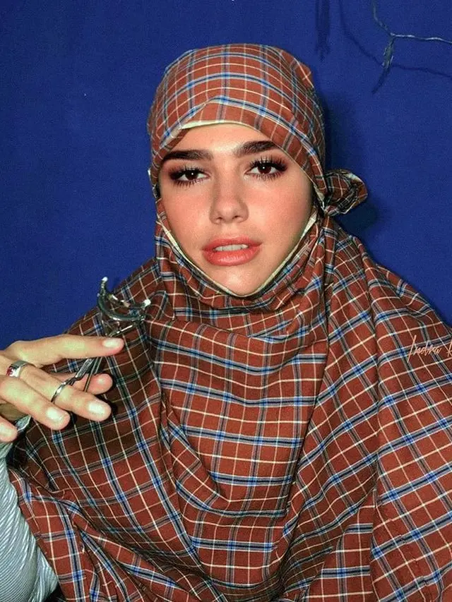 8 Editan Foto Artis Hollywood Edisi Ramadan Ini Bikin Geleng Kepala