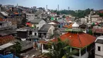 Tampak rumah-rumah di lingkungan padat penduduk di Jakarta pada Selasa 21 April 2026. Provinsi DKI Jakarta menjadi wilayah terpadat di Indonesia dengan rata-rata kepadatan mencapai 15.978 jiwa/km persegi. (BAY ISMOYO/AFP)