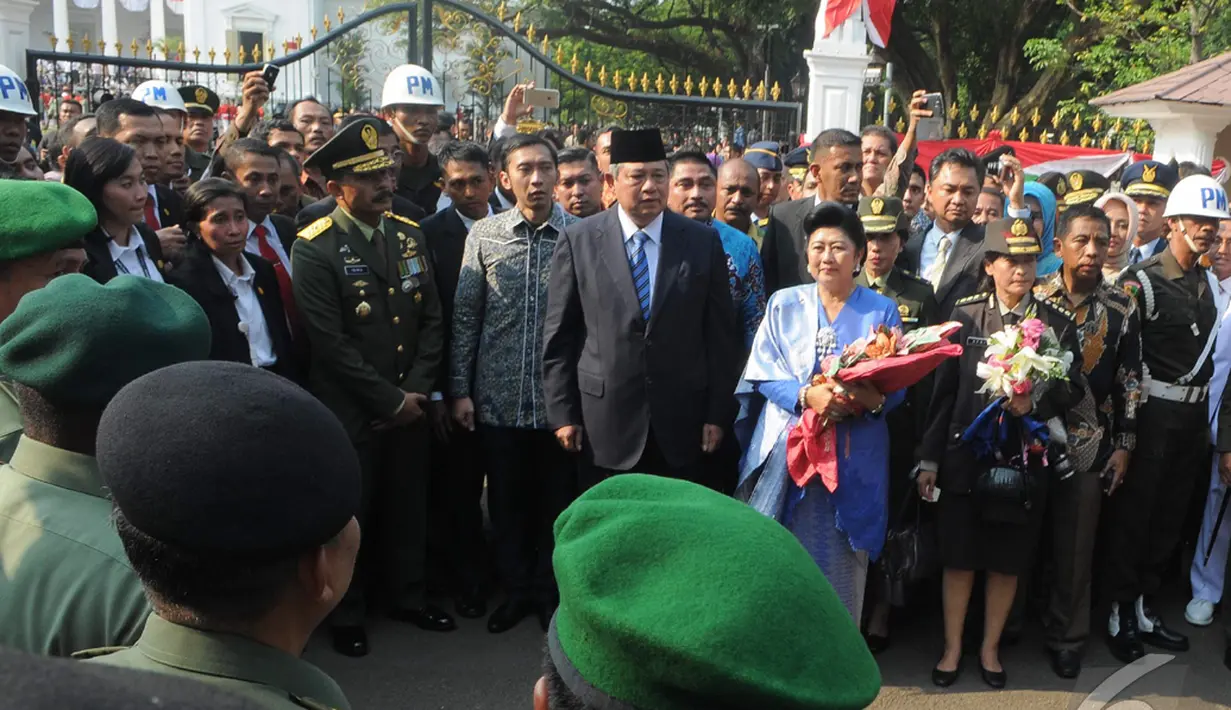 SBY meminta kepada seluruh lapisan masyarakat untuk mendukung pemerintahan yang baru yang akan dipimpin Jokowi-JK, Jakarta, Senin (20/10/2014) (Liputan6.com/Herman Zakharia)
